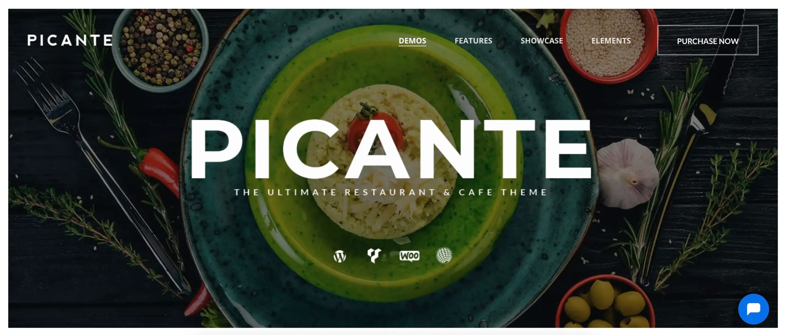 WordPress Restaurant Themes  Fein angerichteter Risottoteller mit Tomate und Parmesan auf grünem Teller